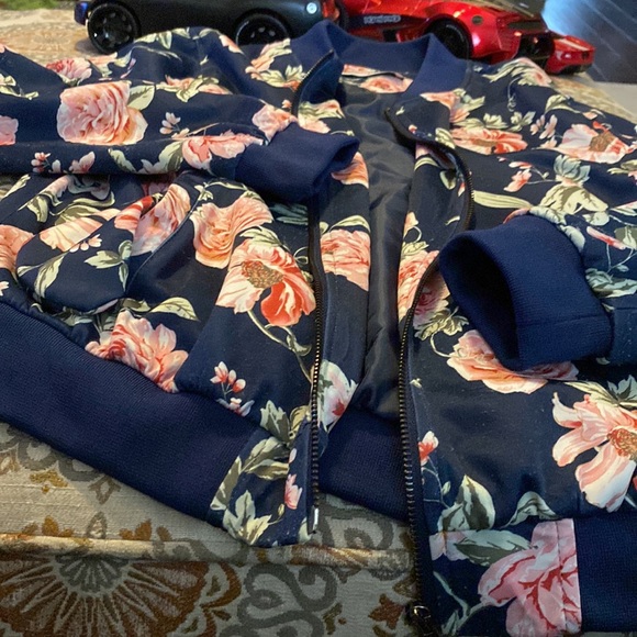 Fall Jacket - Picture 4 of 7